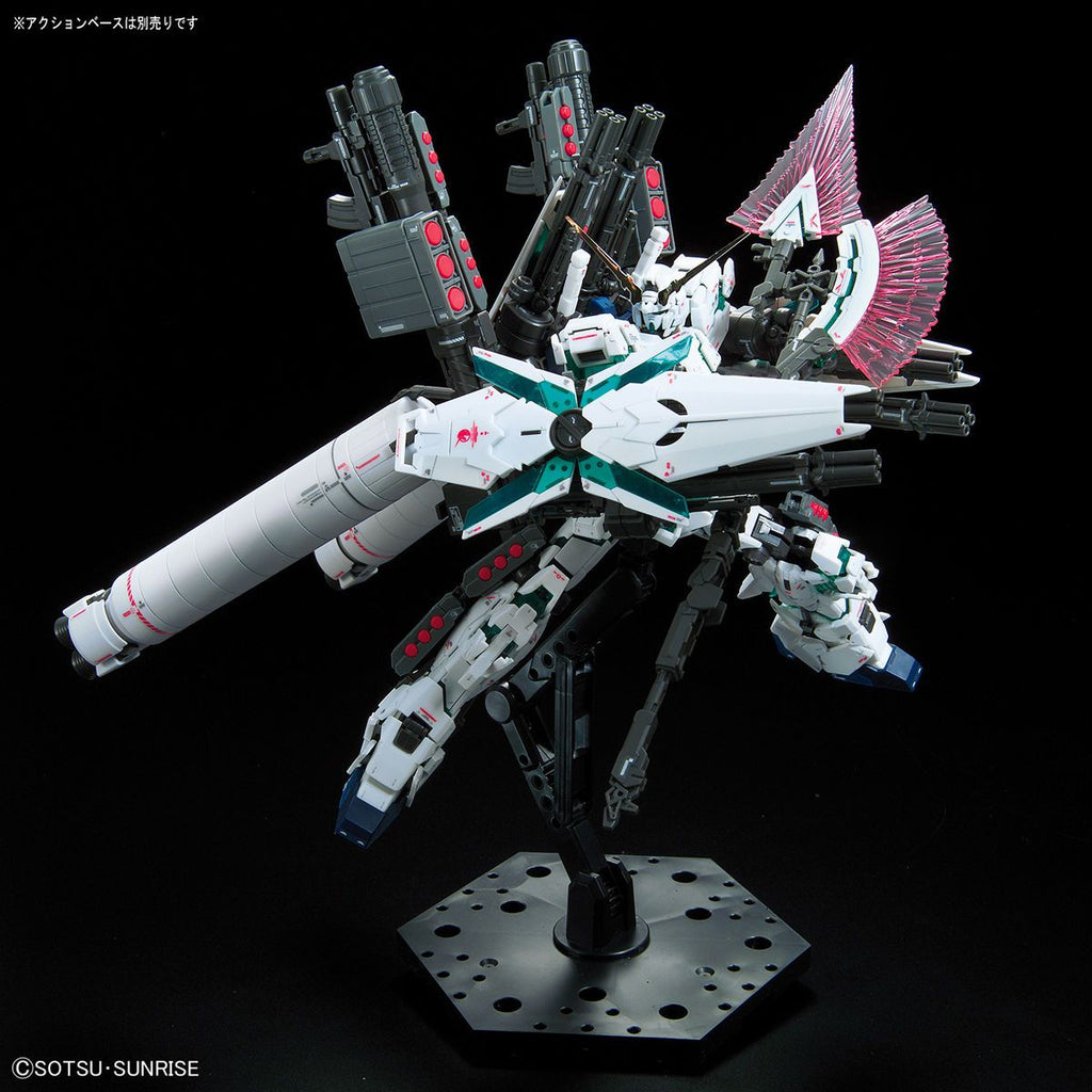 Gundam 1/144 RG #30 Unicorn RX-0 Full Armor Unicorn Gundam Model Kit