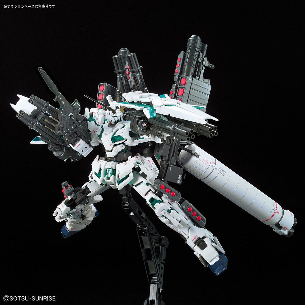 Gundam 1/144 RG #30 Unicorn RX-0 Full Armor Unicorn Gundam Model Kit
