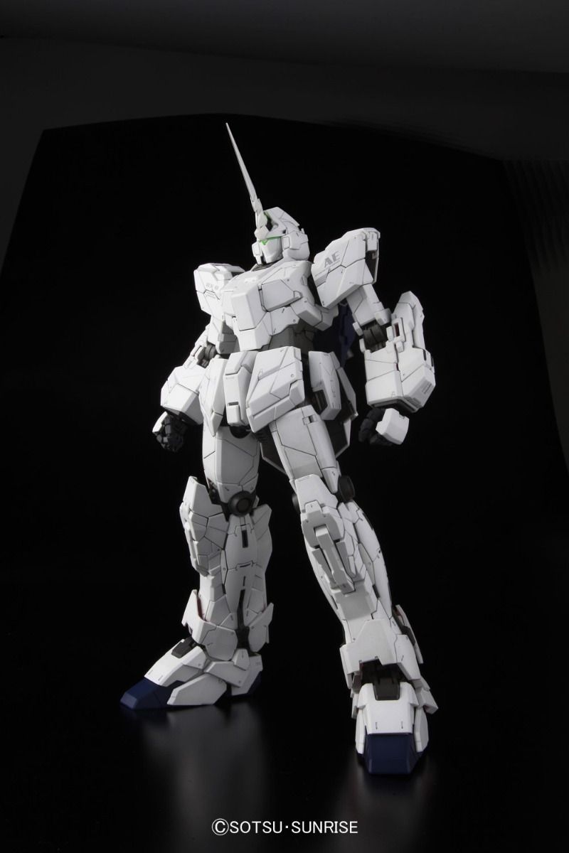 Gundam 1/60 PG RX-0 Unicorn Gundam Model Kit