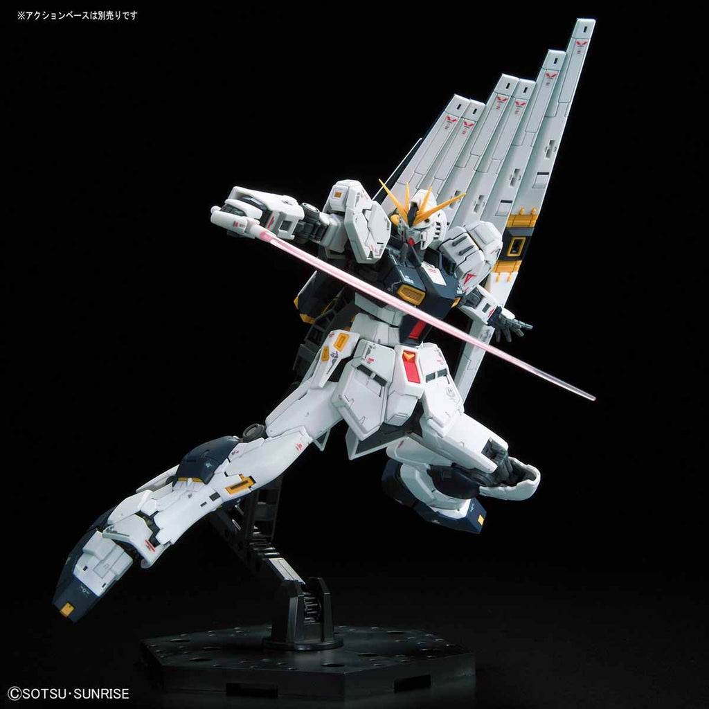 Gundam 1/144 RG #32 Char's Counterattack RX-93 v Nu Gundam Model Kit