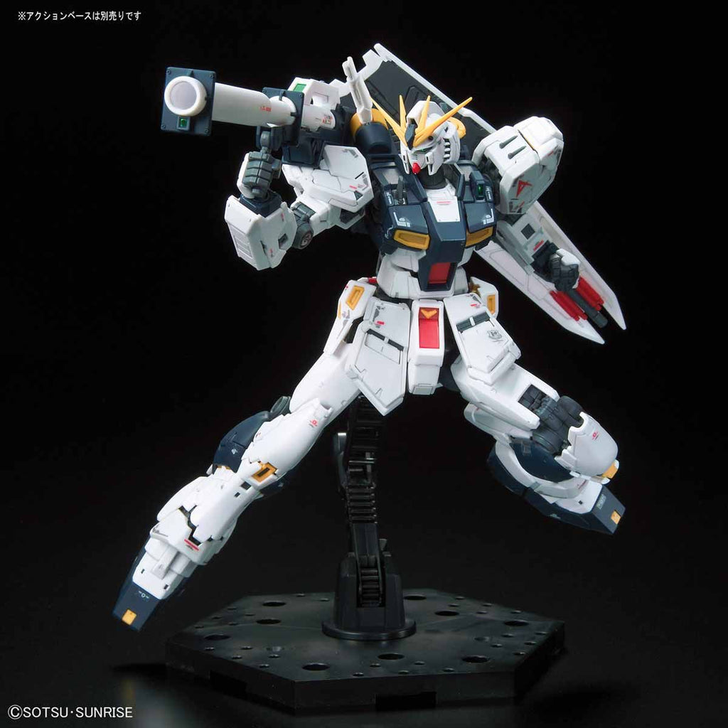 Gundam 1/144 RG #32 Char's Counterattack RX-93 v Nu Gundam Model Kit