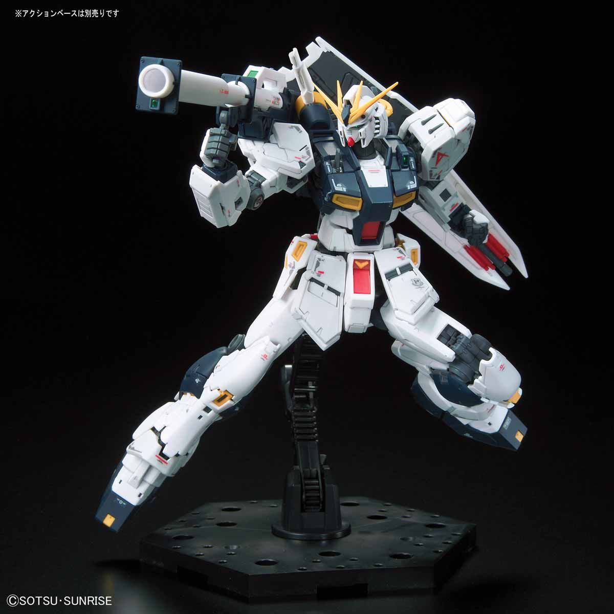 Gundam 1/144 RG #32 Char's Counterattack RX-93 v Nu Gundam Model Kit