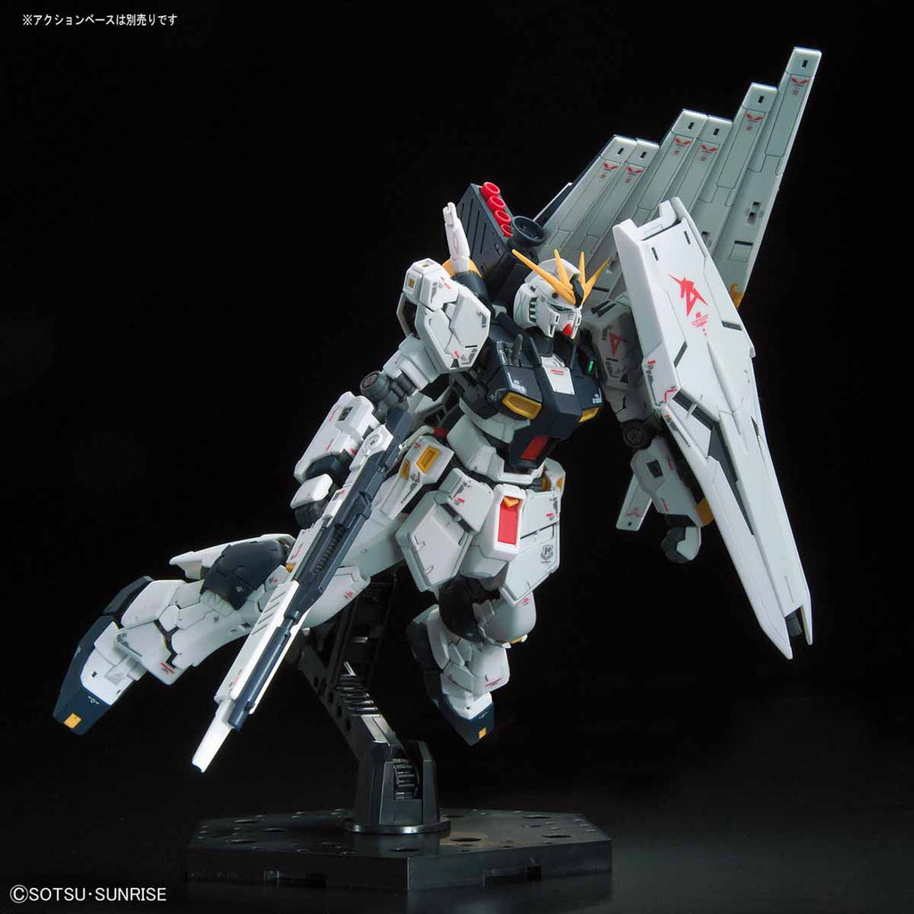 Gundam 1/144 RG #32 Char's Counterattack RX-93 v Nu Gundam Model Kit