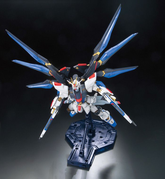 Gundam 1/100 MG Seed Destiny ZGMF-X20A Strike Freedom Gundam Full Burst Mode Model Kit