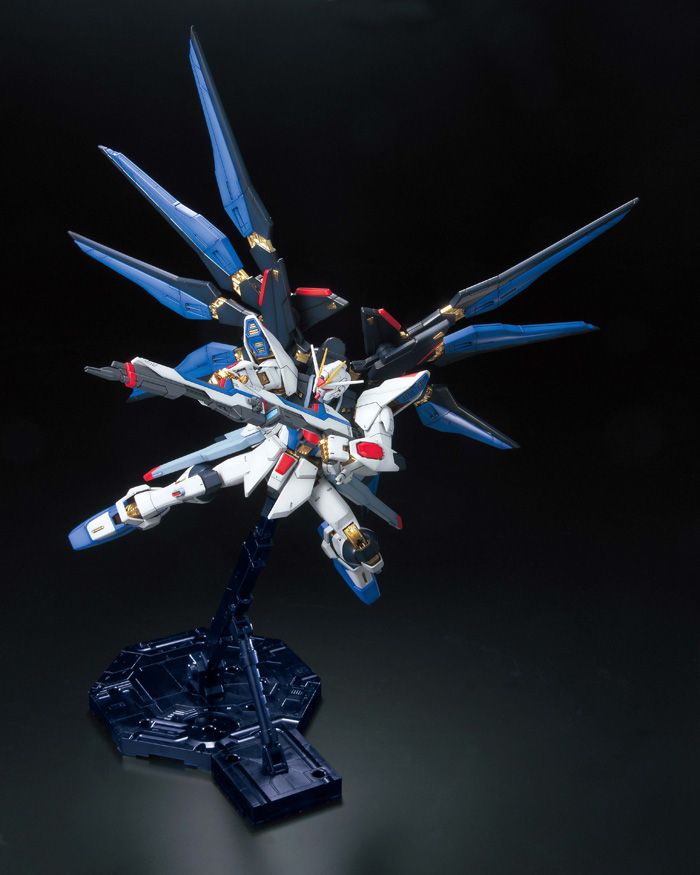 Gundam 1/100 MG Seed Destiny ZGMF-X20A Strike Freedom Gundam Full Burst Mode Model Kit