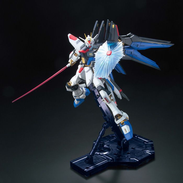 Gundam 1/100 MG Seed Destiny ZGMF-X20A Strike Freedom Gundam Full Burst Mode Model Kit